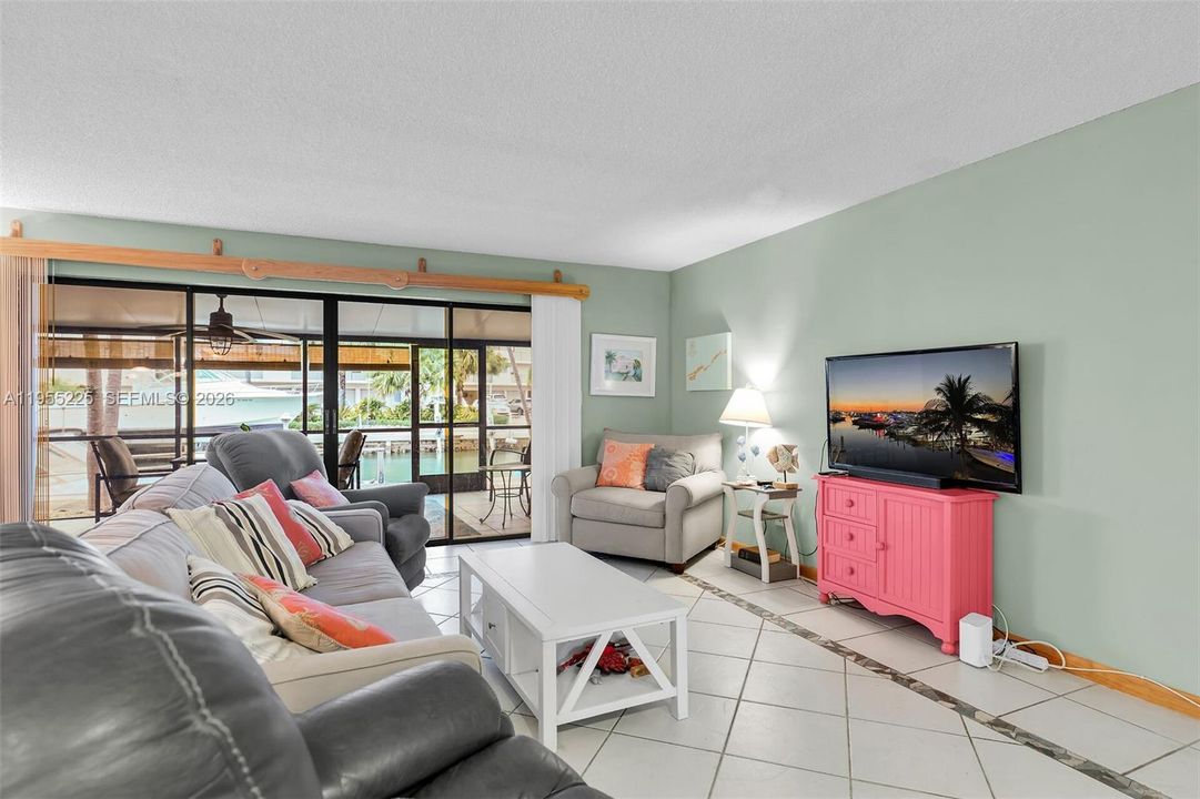 En Venta: $585,000 (3 camas, 2 baños, 1427 Pies cuadrados)
