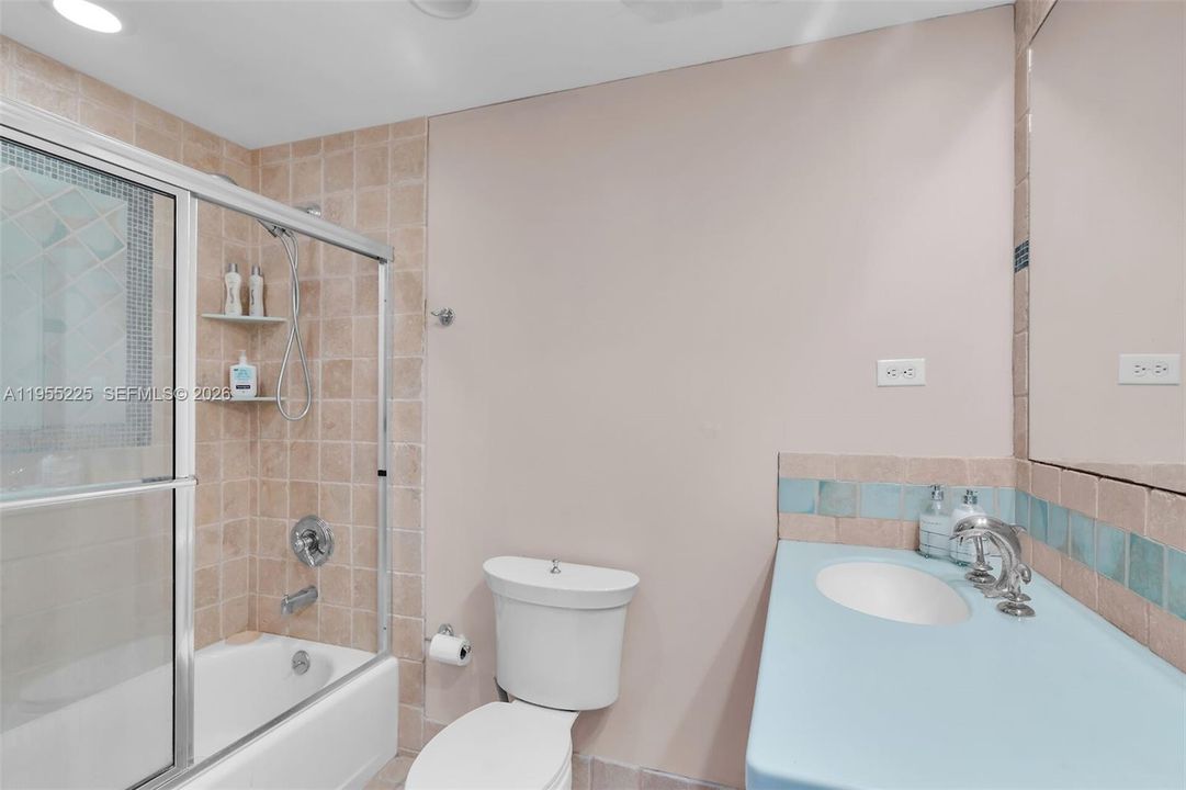En Venta: $585,000 (3 camas, 2 baños, 1427 Pies cuadrados)