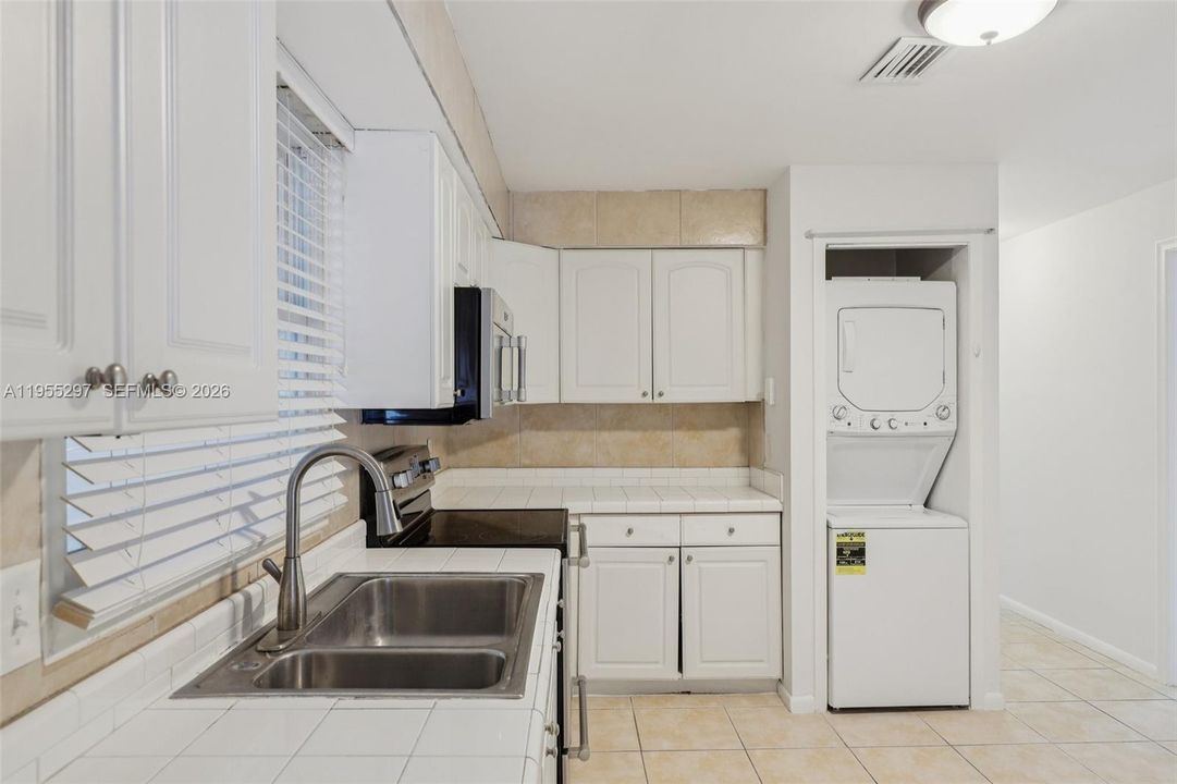 На продажу: $699,900 (2 спален, 2 ванн, 1182 Квадратных фут)