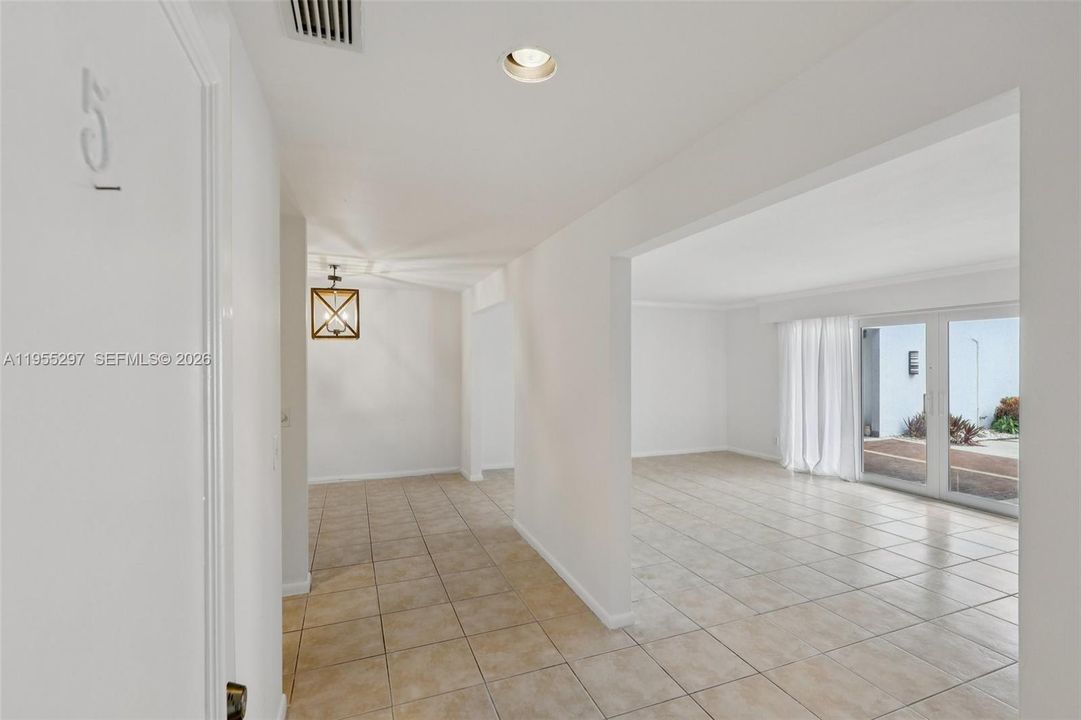 На продажу: $699,900 (2 спален, 2 ванн, 1182 Квадратных фут)