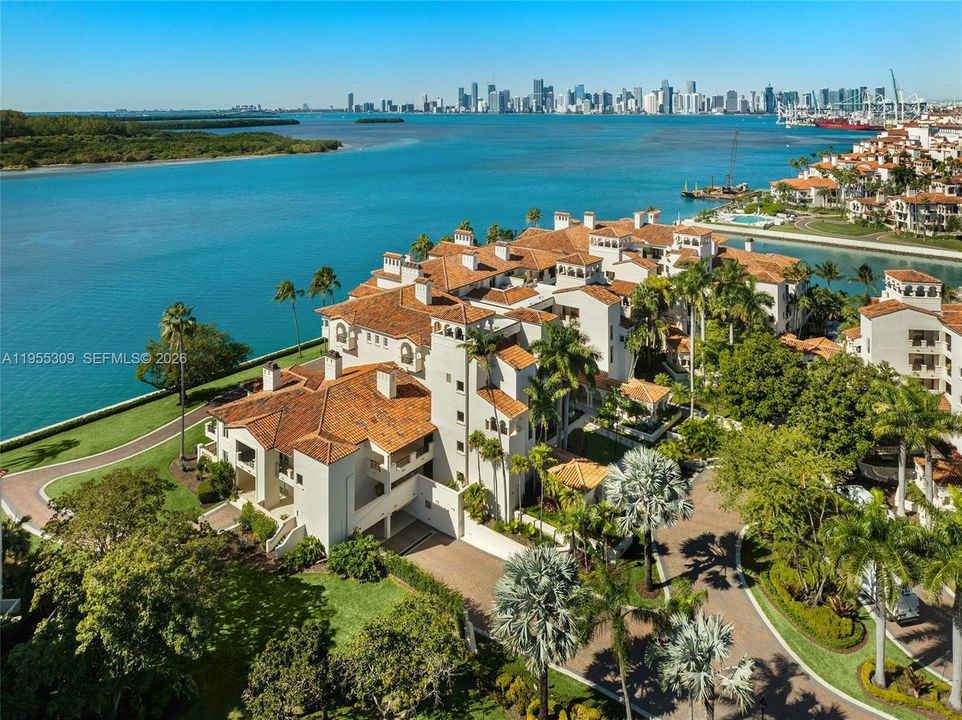 En Venta: $5,250,000 (3 camas, 3 baños, 3227 Pies cuadrados)