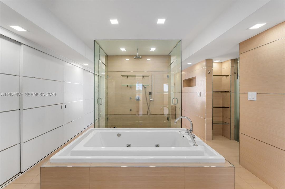 En Venta: $5,250,000 (3 camas, 3 baños, 3227 Pies cuadrados)