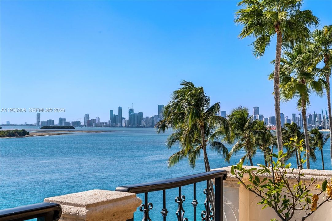 En Venta: $5,250,000 (3 camas, 3 baños, 3227 Pies cuadrados)