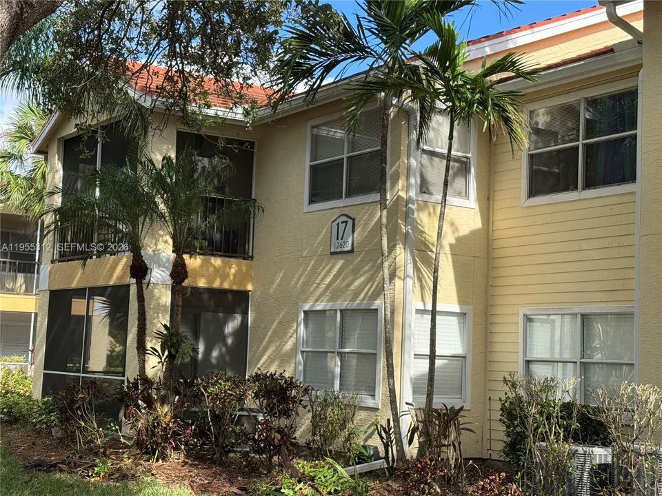 For Sale: $149,900 (2 beds, 2 baths, 1033 Square Feet)