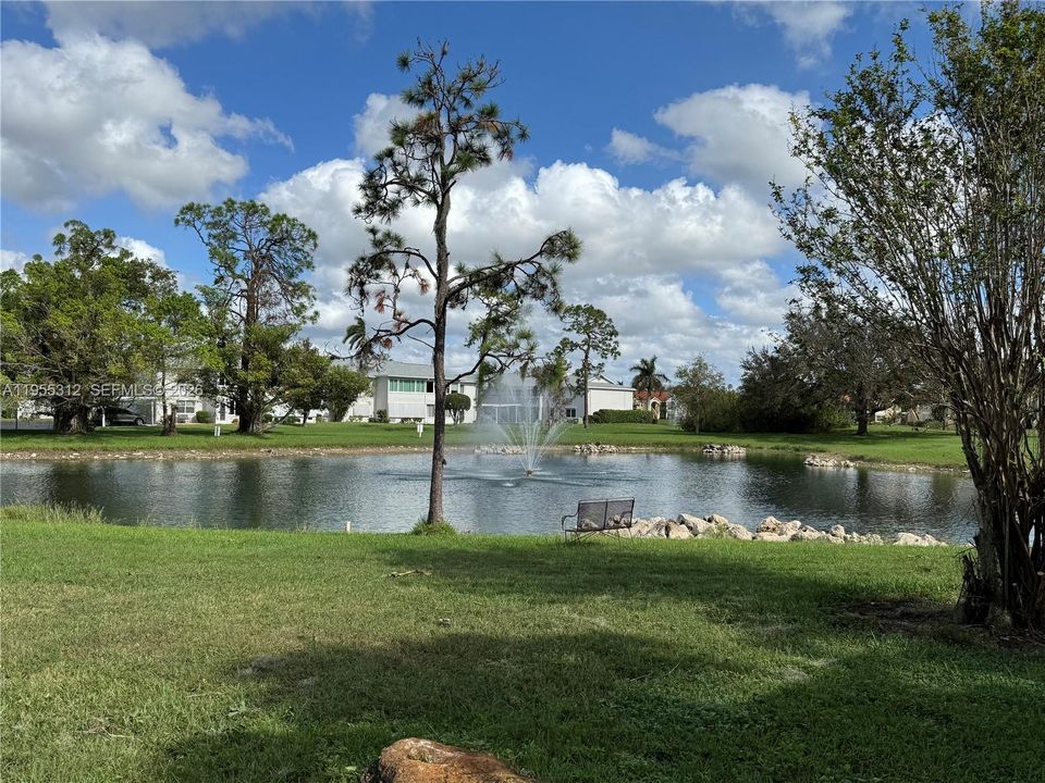 For Sale: $149,900 (2 beds, 2 baths, 1033 Square Feet)