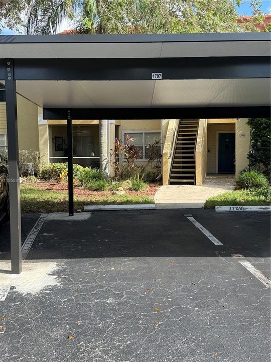 For Sale: $149,900 (2 beds, 2 baths, 1033 Square Feet)