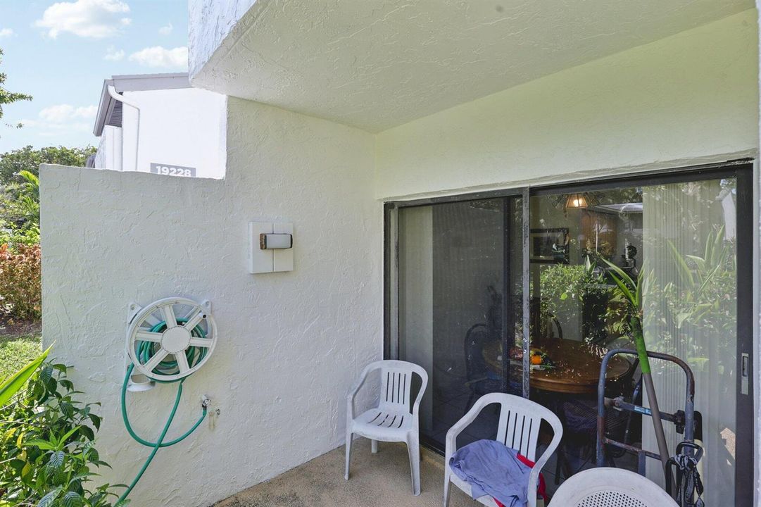 3-web-or-mls-NE 25th Ave apt 221b-S2801-