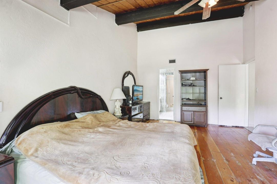 24-web-or-mls-NE 25th Ave apt 221b-S2801