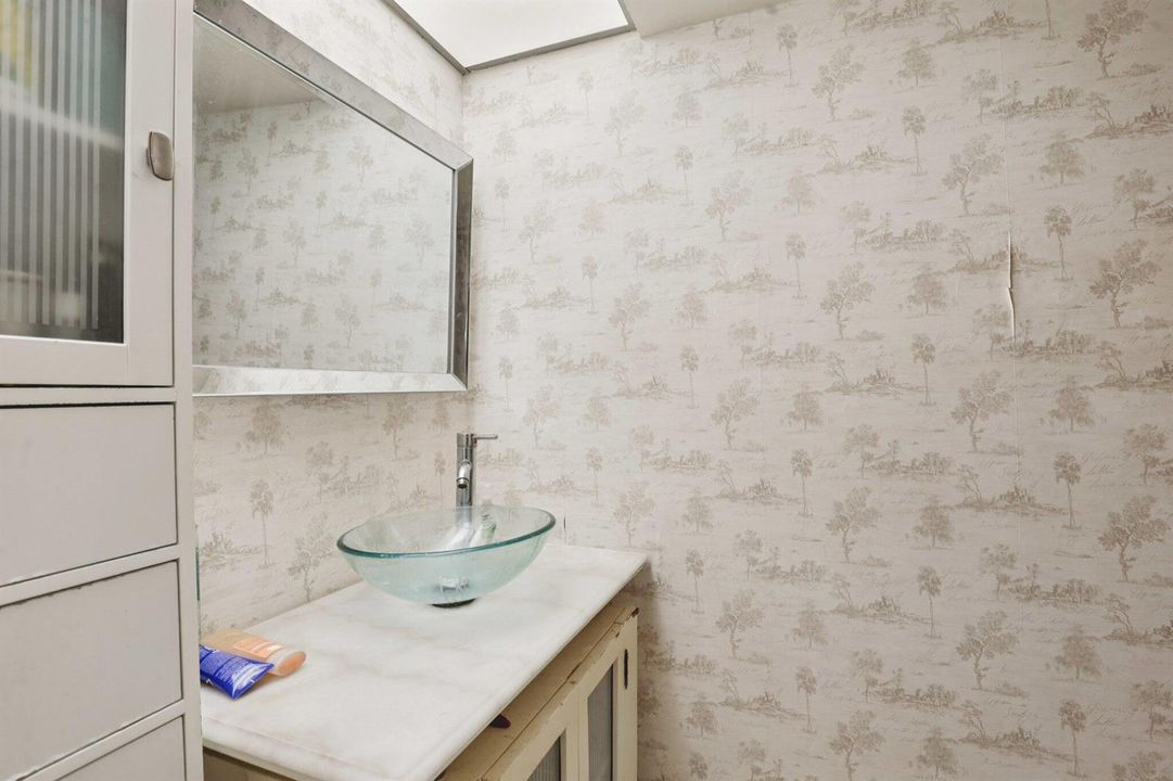 30-web-or-mls-NE 25th Ave apt 221b-S2801