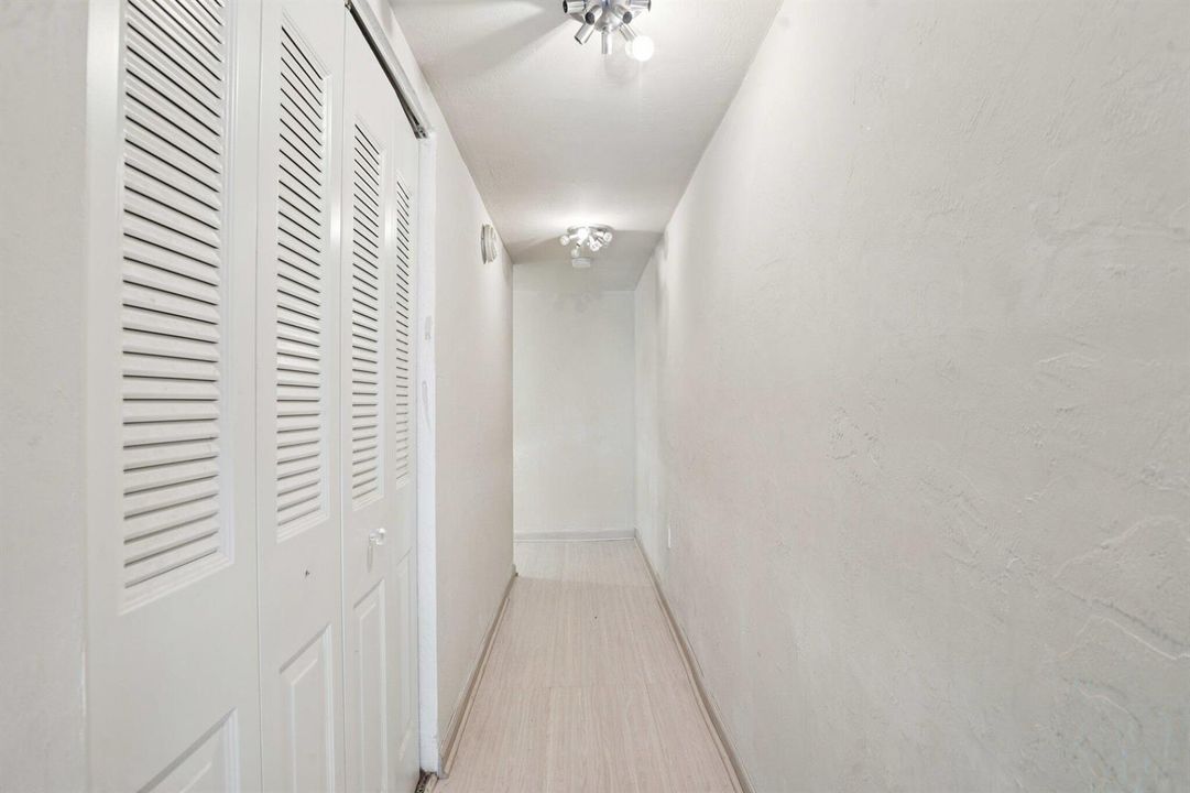 29-web-or-mls-NE 25th Ave apt 221b-S2801