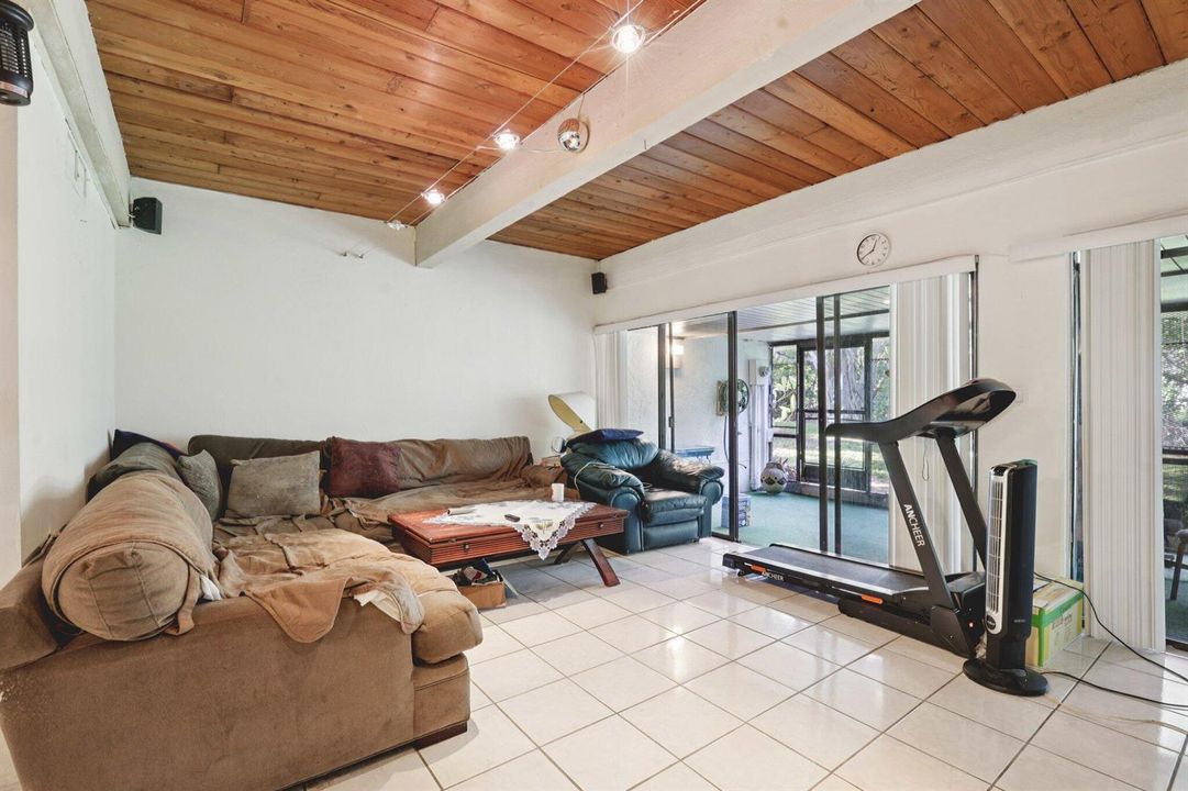7-web-or-mls-NE 25th Ave apt 221b-S2801-