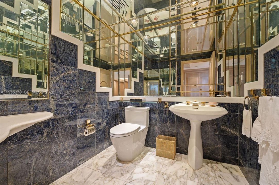 На продажу: $3,199,000 (3 спален, 3 ванн, 3300 Квадратных фут)