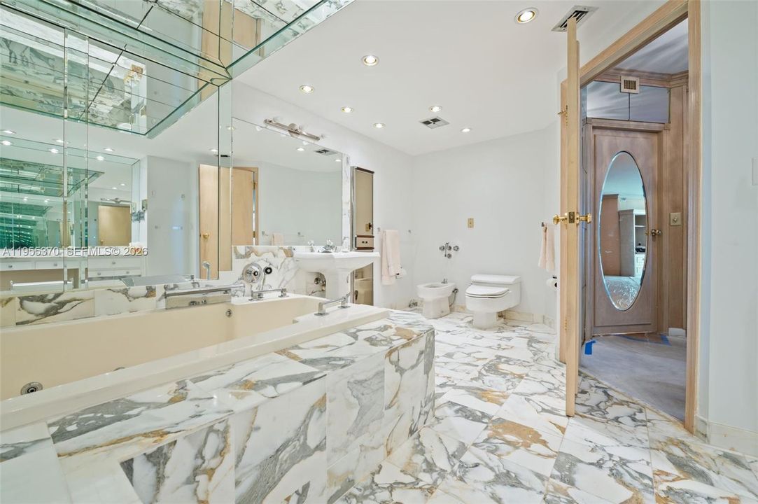 На продажу: $3,199,000 (3 спален, 3 ванн, 3300 Квадратных фут)