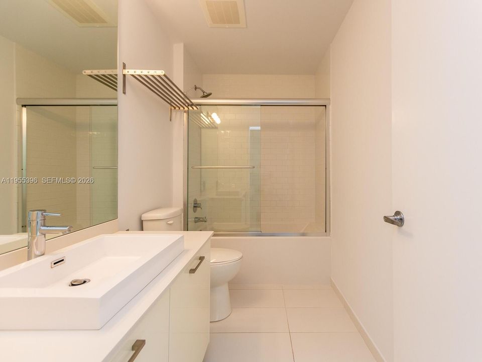 En Venta: $309,900 (0 camas, 1 baños, 526 Pies cuadrados)