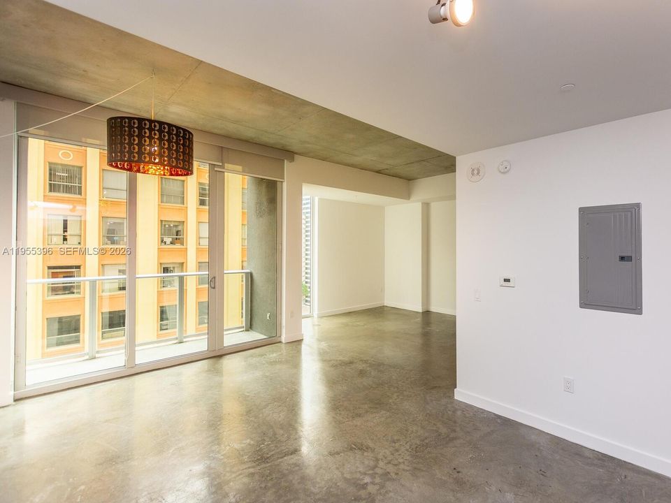 En Venta: $309,900 (0 camas, 1 baños, 526 Pies cuadrados)