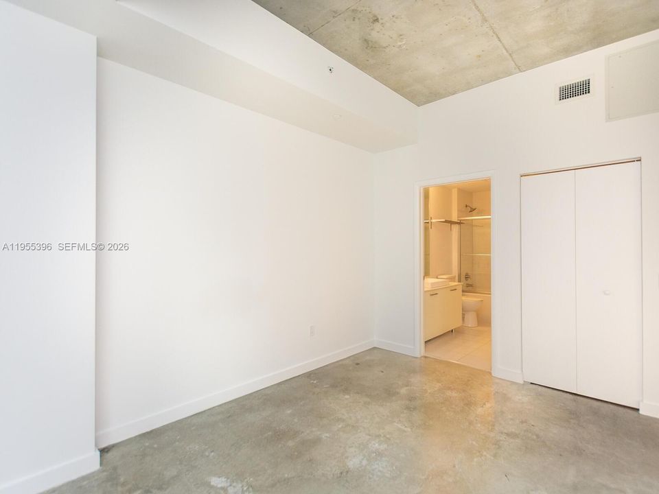 En Venta: $309,900 (0 camas, 1 baños, 526 Pies cuadrados)