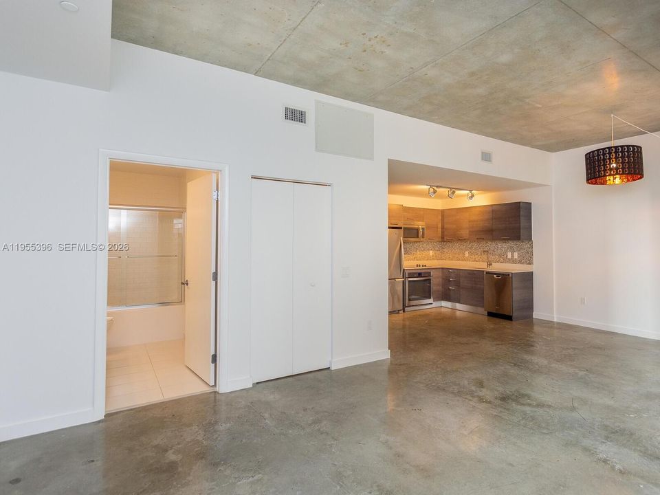 En Venta: $309,900 (0 camas, 1 baños, 526 Pies cuadrados)