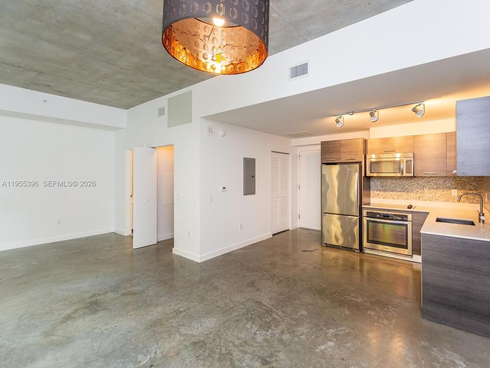 En Venta: $309,900 (0 camas, 1 baños, 526 Pies cuadrados)