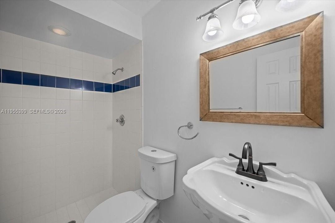 For Sale: $889,000 (5 beds, 3 baths, 2586 Square Feet)