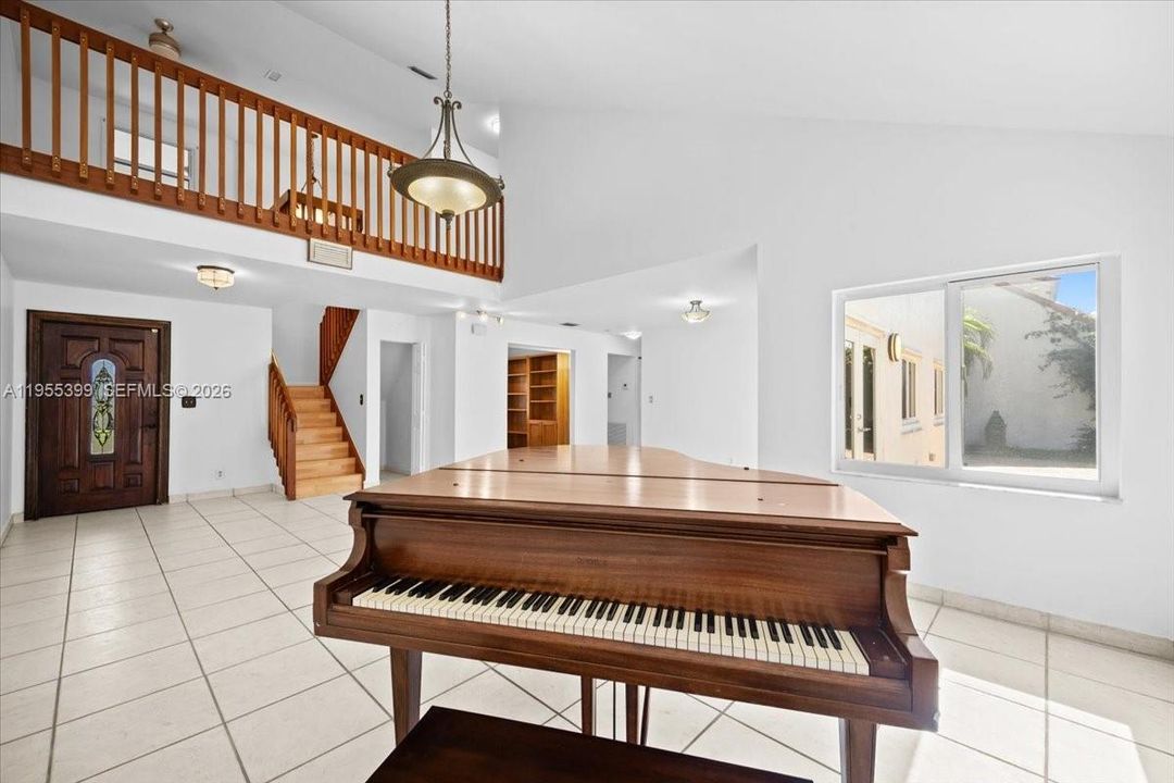 For Sale: $889,000 (5 beds, 3 baths, 2586 Square Feet)