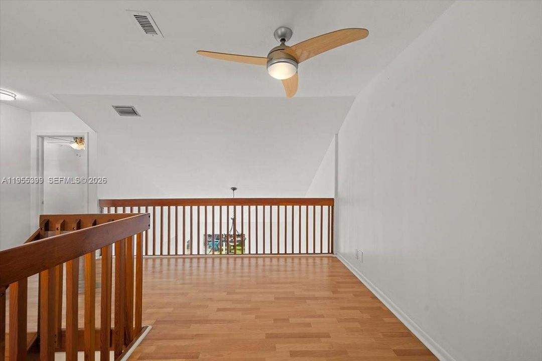 For Sale: $889,000 (5 beds, 3 baths, 2586 Square Feet)