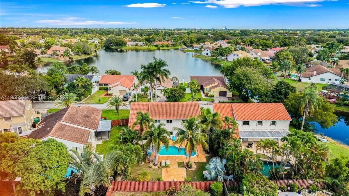 For Sale: $889,000 (5 beds, 3 baths, 2586 Square Feet)