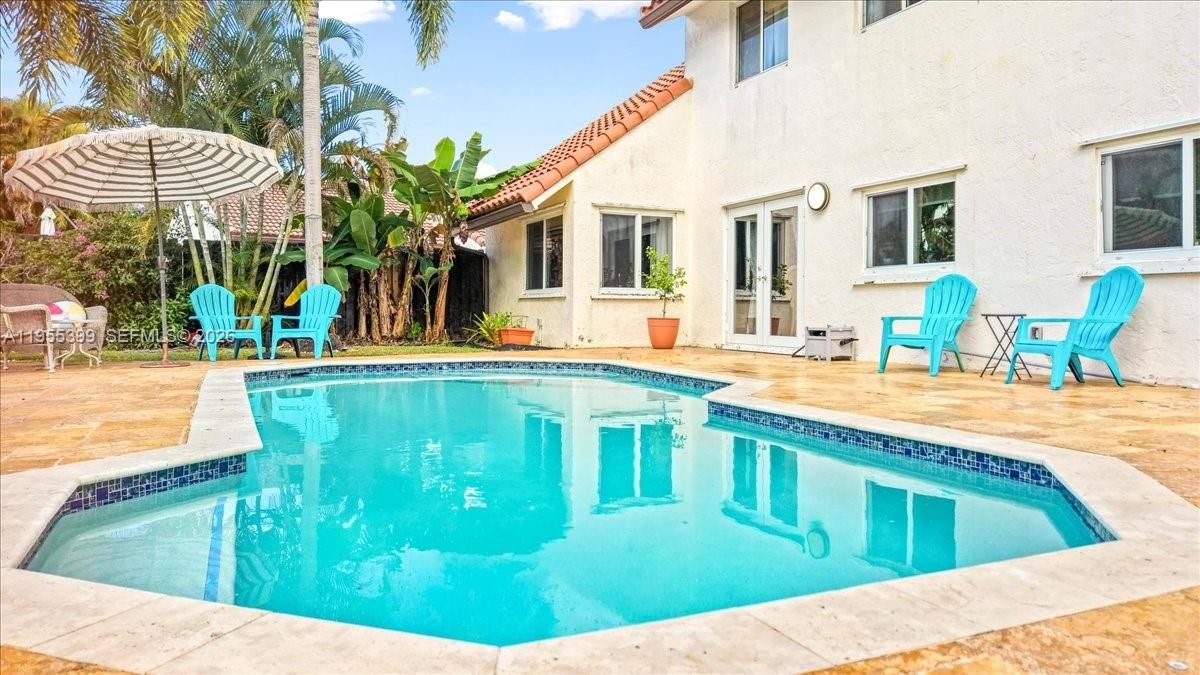 For Sale: $889,000 (5 beds, 3 baths, 2586 Square Feet)