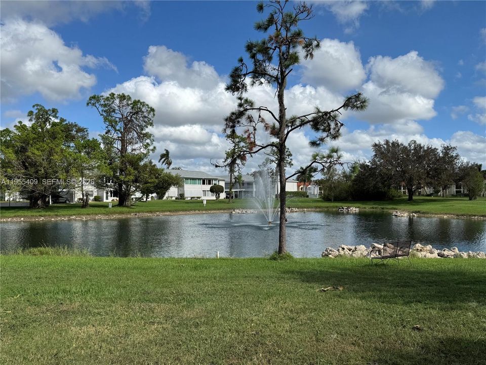For Sale: $149,900 (2 beds, 2 baths, 1033 Square Feet)