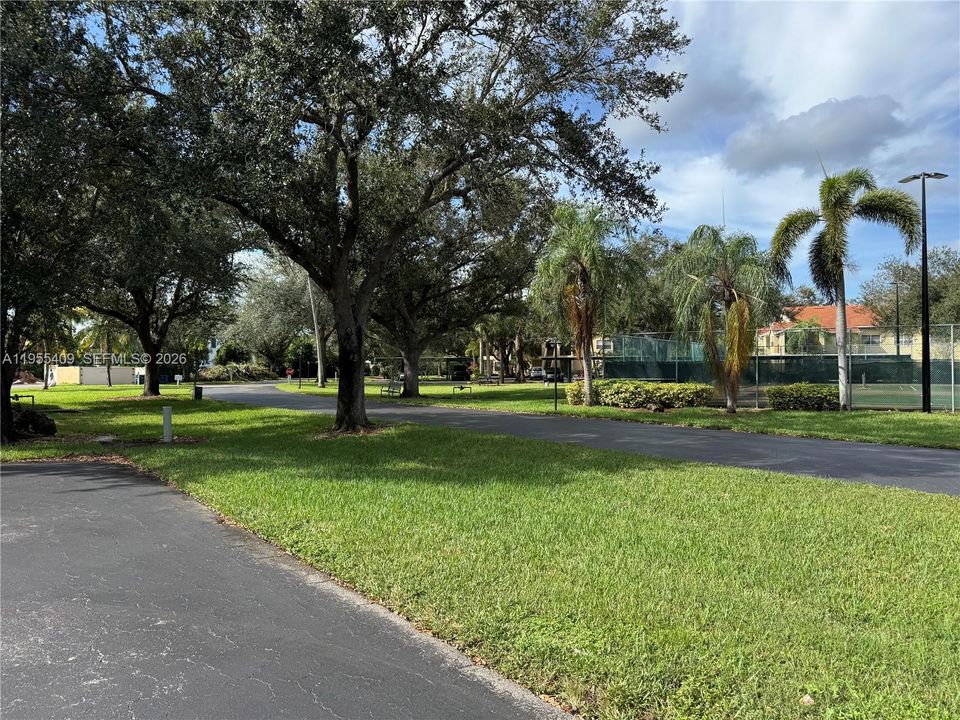 For Sale: $149,900 (2 beds, 2 baths, 1033 Square Feet)