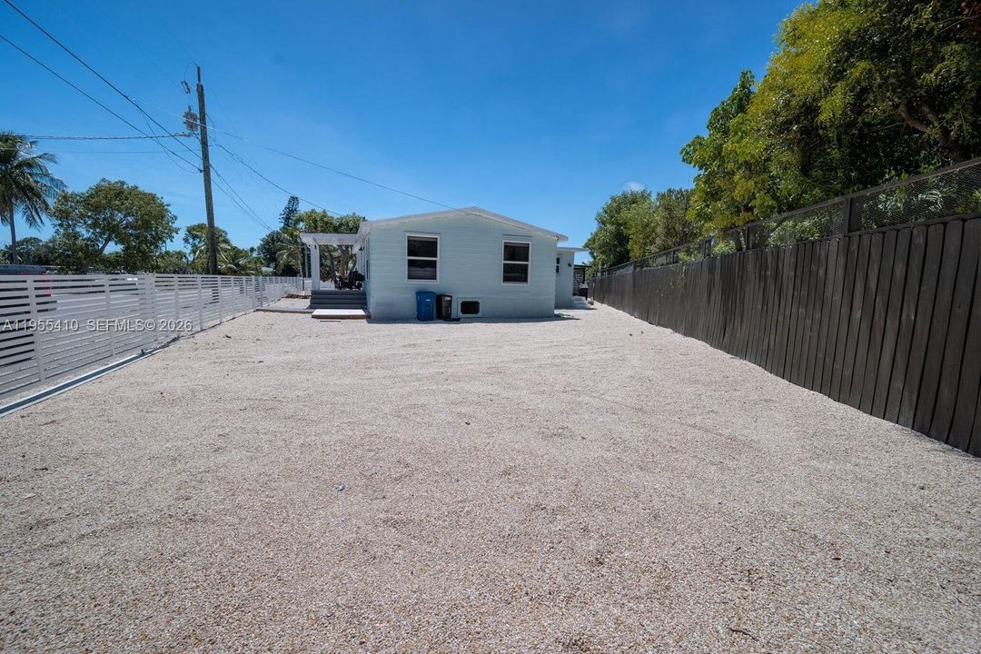 For Rent: $3,500 (3 beds, 2 baths, 1758 Square Feet)