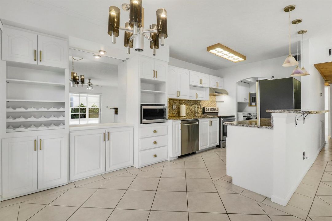 Dining Area & Kitchen