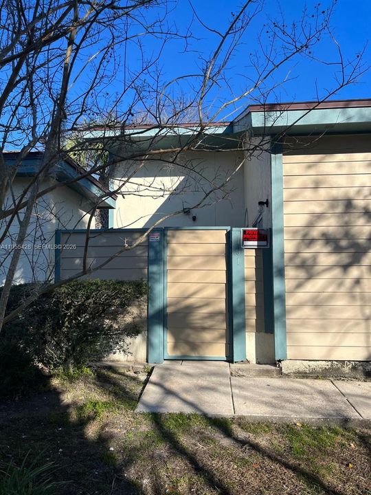 For Sale: $239,900 (2 beds, 2 baths, 1035 Square Feet)