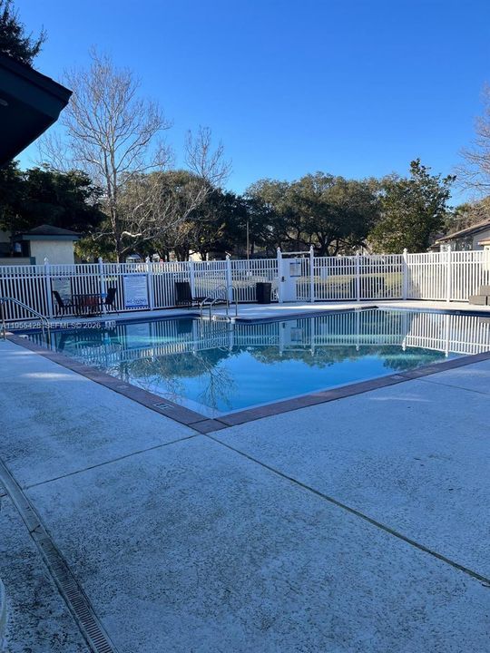 For Sale: $239,900 (2 beds, 2 baths, 1035 Square Feet)
