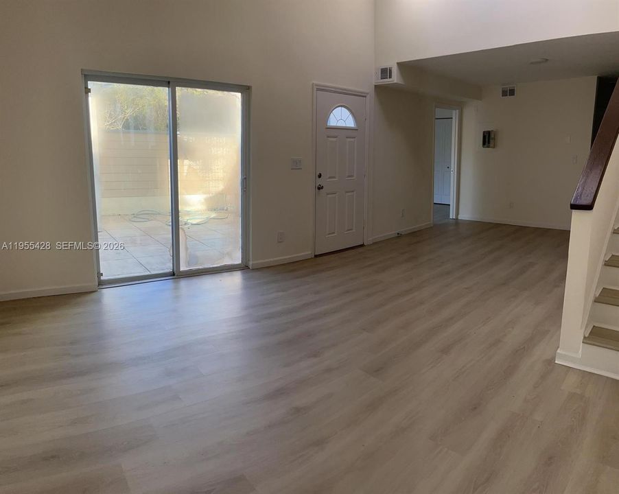 For Sale: $239,900 (2 beds, 2 baths, 1035 Square Feet)