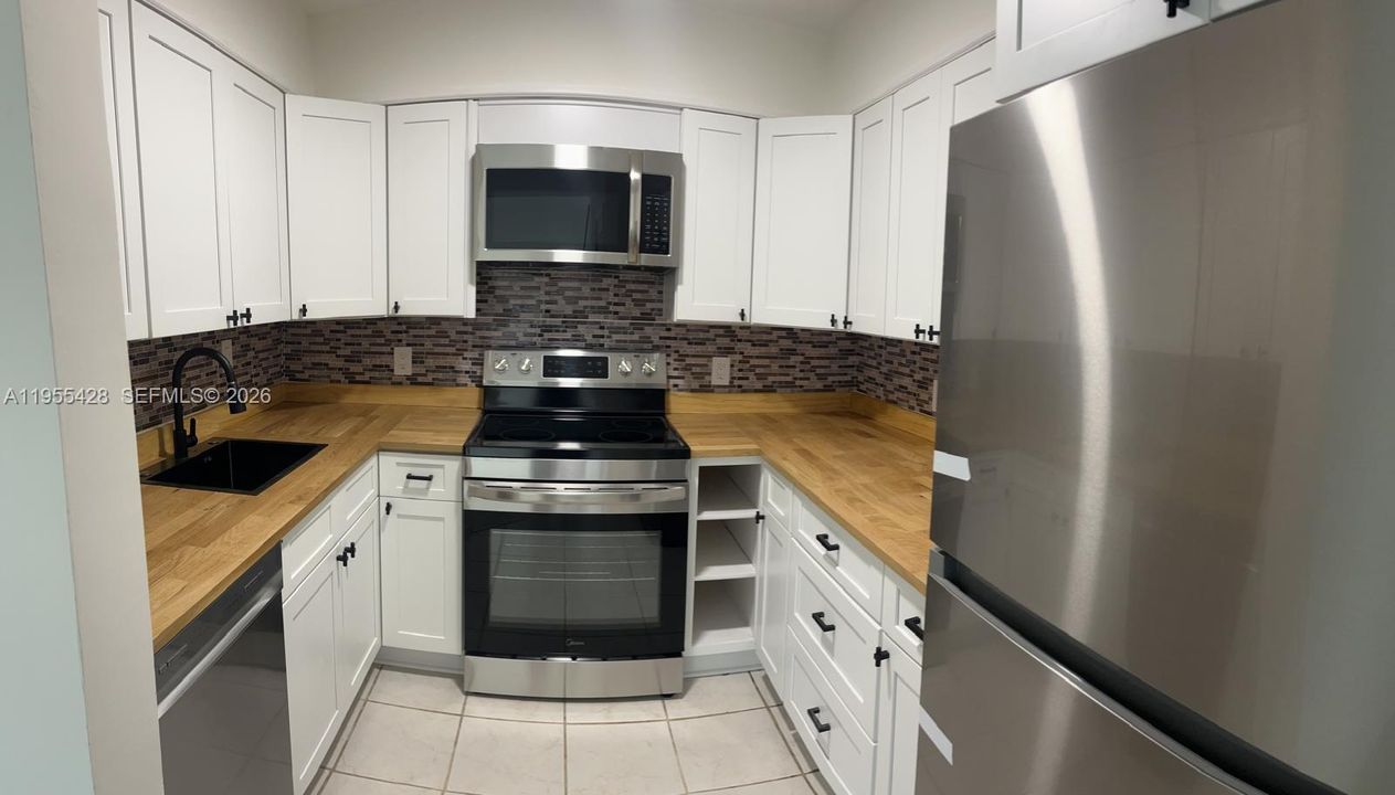 For Sale: $239,900 (2 beds, 2 baths, 1035 Square Feet)