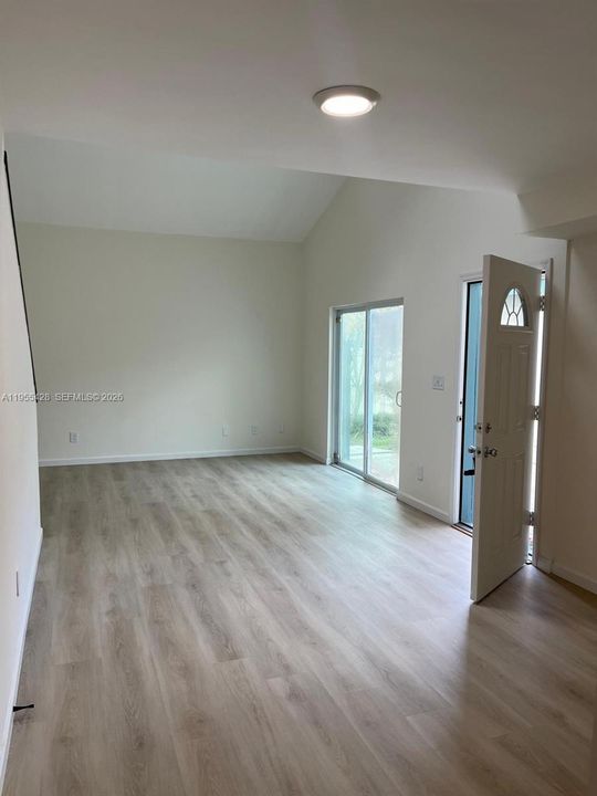 For Sale: $239,900 (2 beds, 2 baths, 1035 Square Feet)