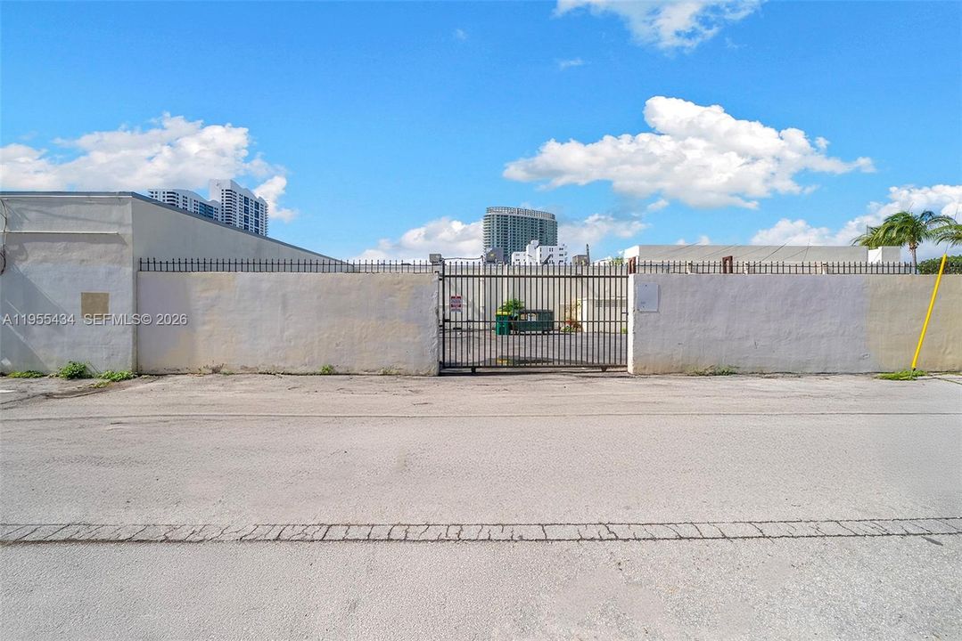 На продажу: $11,000,000 (0 спален, 0 ванн, 0 Квадратных фут)