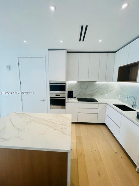 For Sale: $2,650,000 (2 beds, 2 baths, 1160 Square Feet)