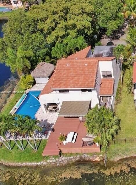 Activo con contrato: $5,275 (4 camas, 3 baños, 2413 Pies cuadrados)