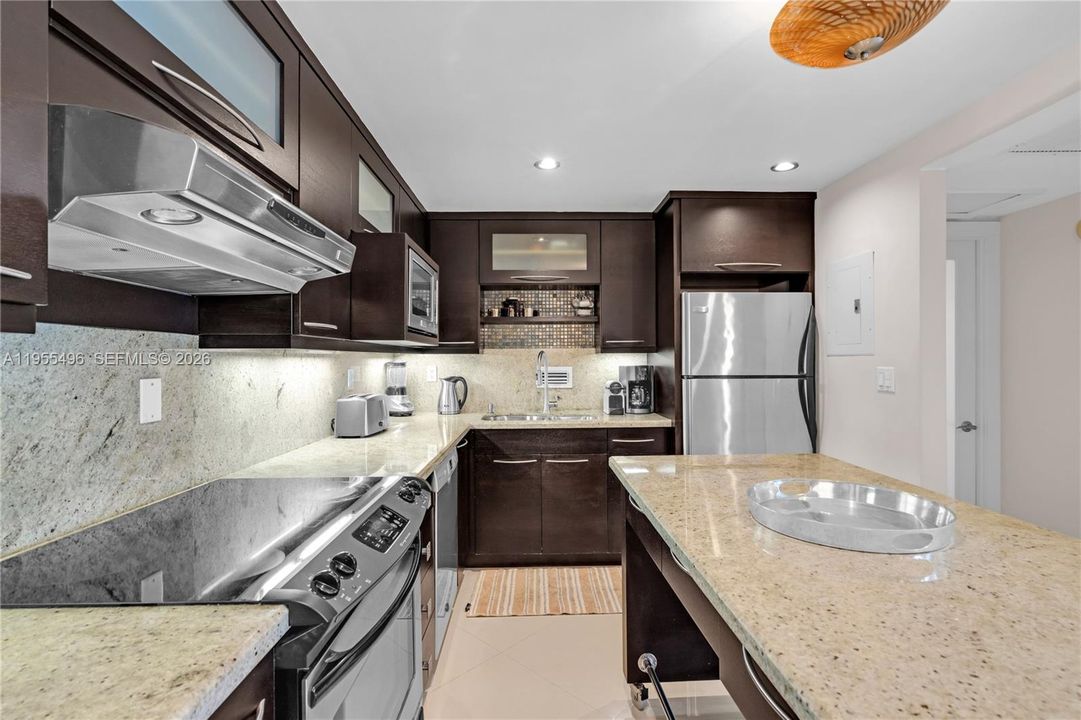 For Sale: $2,290,000 (2 beds, 2 baths, 1230 Square Feet)