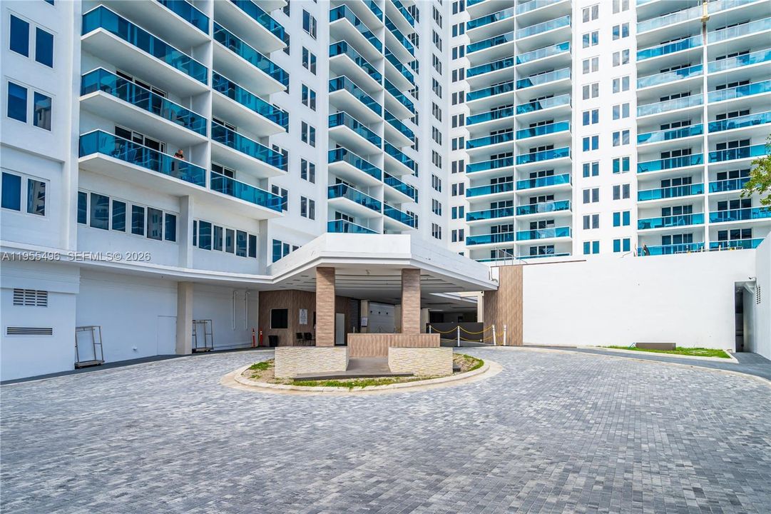 For Sale: $2,290,000 (2 beds, 2 baths, 1230 Square Feet)