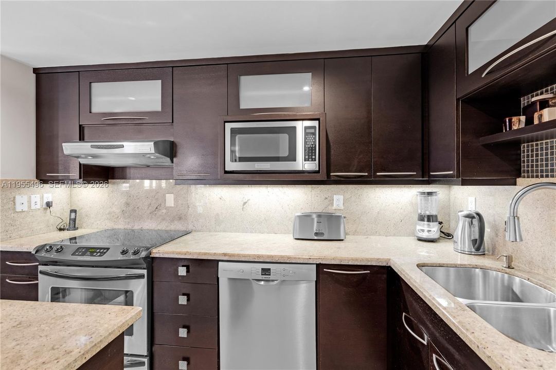 For Sale: $2,290,000 (2 beds, 2 baths, 1230 Square Feet)