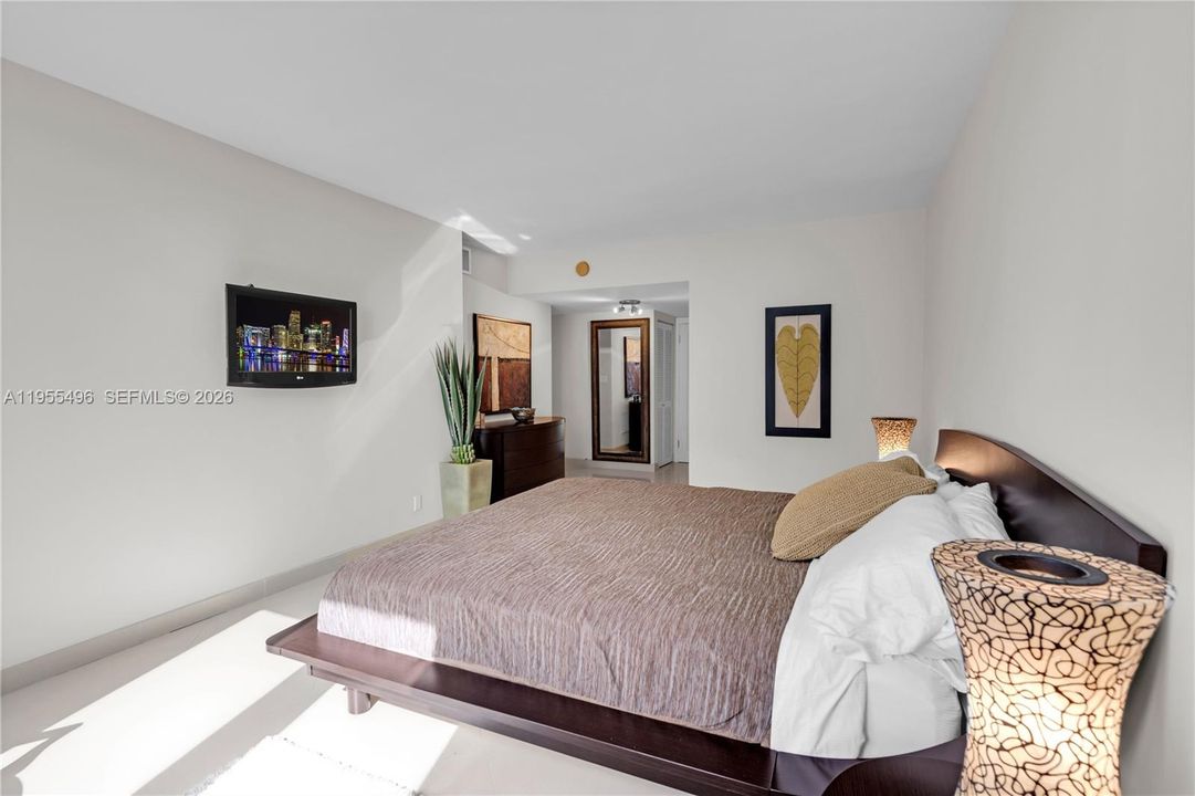 For Sale: $2,290,000 (2 beds, 2 baths, 1230 Square Feet)