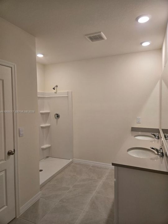 Recently Rented: $2,300 (3 beds, 2 baths, 1672 Square Feet)