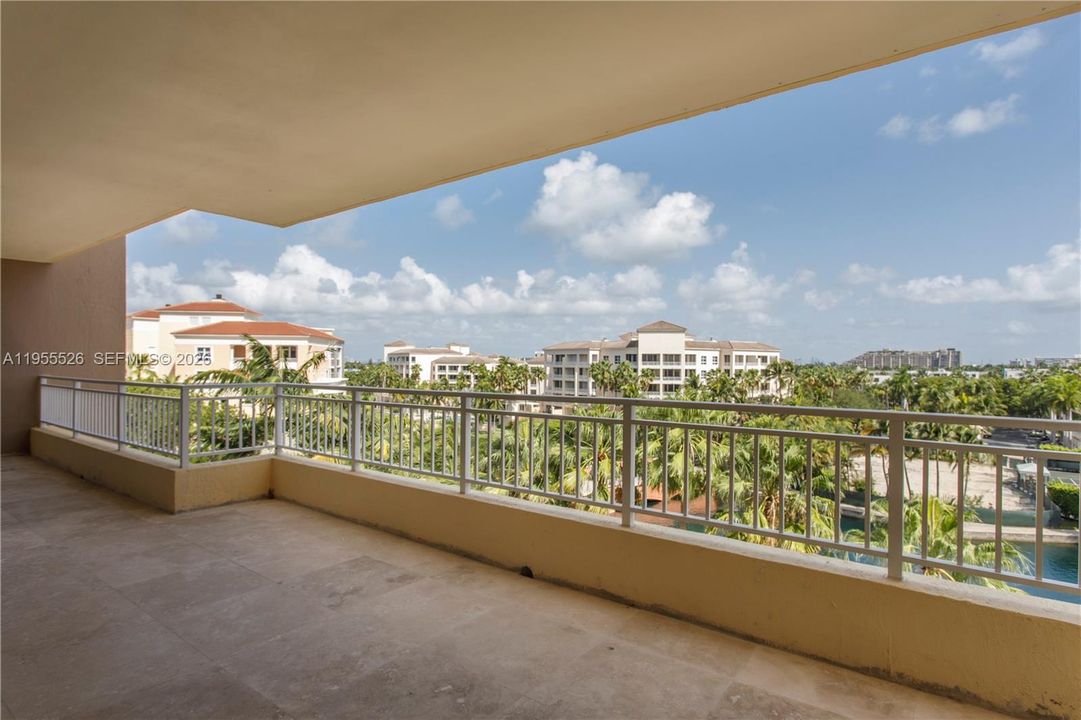 Vendido Recientemente: $2,500,000 (3 camas, 3 baños, 2477 Pies cuadrados)