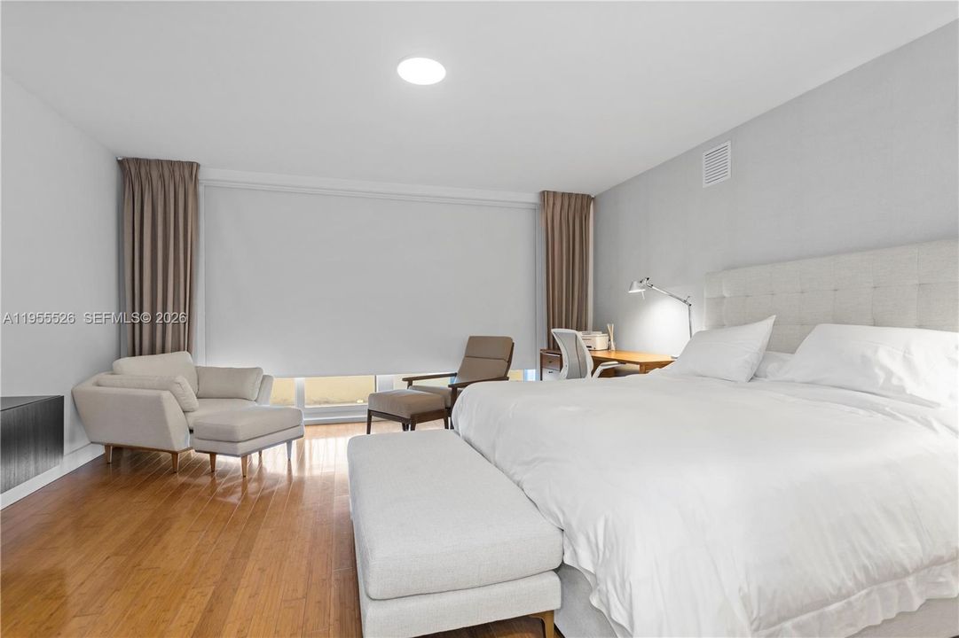 Vendido Recientemente: $2,500,000 (3 camas, 3 baños, 2477 Pies cuadrados)