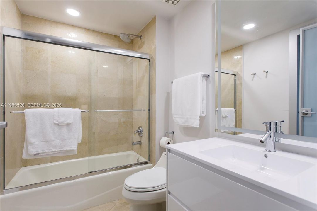 Vendido Recientemente: $2,500,000 (3 camas, 3 baños, 2477 Pies cuadrados)