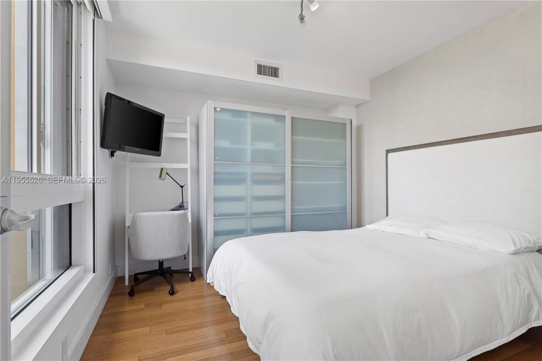 Vendido Recientemente: $2,500,000 (3 camas, 3 baños, 2477 Pies cuadrados)