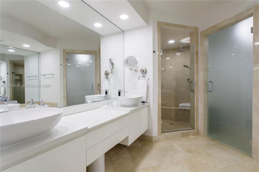 Vendido Recientemente: $2,500,000 (3 camas, 3 baños, 2477 Pies cuadrados)