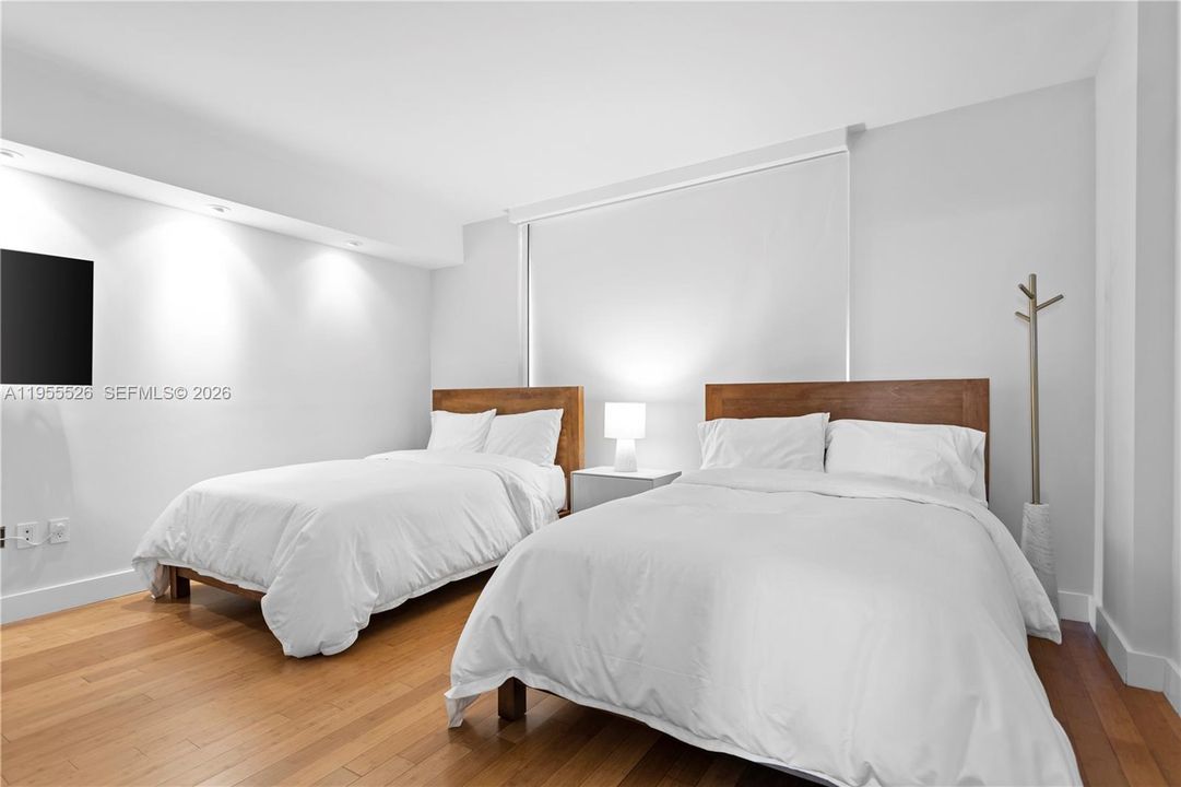 Vendido Recientemente: $2,500,000 (3 camas, 3 baños, 2477 Pies cuadrados)